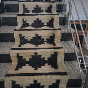 Handmade Patterned Jute Rug: Natural Fiber Farmhouse Decor