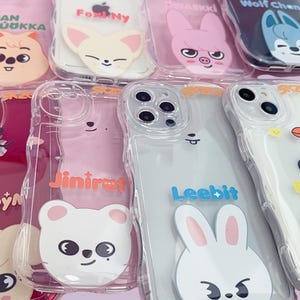 Puede incluir: Diez fundas transparentes para tel&eacute;fono con varios dise&ntilde;os de animales de dibujos animados. Las fundas son todas para el iPhone 13 Pro Max. Los dise&ntilde;os incluyen un quokka, un zorro, un cerdo, un lobo, un conejo, un oso, un gato, un p&aacute;jaro, un pato y un pollo.