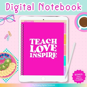 Pode incluir: Um caderno digital em um tablet com uma capa rosa brilhante. A capa diz "TEACH LOVE INSPIRE" em texto branco. A imagem inclui uma caneta, uma xícara de café e as palavras "Digital Notebook" na parte superior.