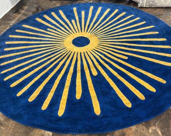 Royal Sunburst Round Hand-Tufted Wool Rug in Navy Blue and Golden Yellow