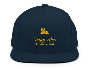 Valley Vibes - Snapback Hoed - Goud Geborduurd