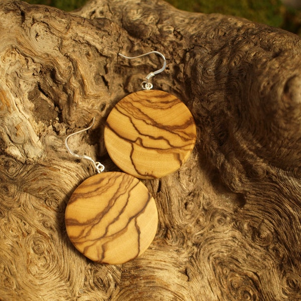 Boucles d'oreilles en bois rondes éthiques en forme de pleine lune personnalisable