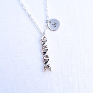 Collana con doppia elica del DNA 27 x 5 mm, iniziale personalizzata, disco in acciaio inossidabile, gioielli scientifici, regalo STEM