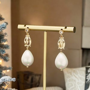 Gold Tulip Pearl Earrings Women Vintage Dangle Earrings Unique Teardrop Mabe Pearl Stud Earrings Bridal Pearl Earrings Wedding Jewelry