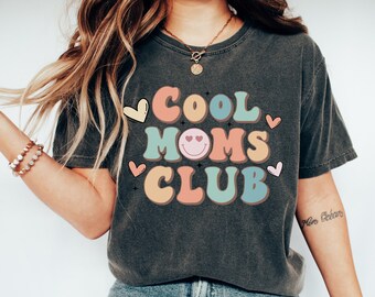 Comfort Colors Retro Moms Club T-Shirt, Mama Graphic Tee