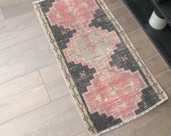 1'4 x 2'8 pi, petit tapis, tapis turc, tapis ancien fait main en laine vintage, tapis rose noir, mini tapis décoratif, petit tapis 1 x3, tapis de bain, paillasson