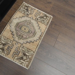 1&#39;3x2&#39;2 ft, ORANGE GEOMETRIC MAT, Turkish Small Rug, 1x3 Bath Mat, Vintage Oushak Rug, Wool Rug, Home Decor, Doormat, Mini Orange Beige Rug