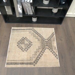 2'5x2'8 ft, OUSHAK SMALL TURKISH Rug, Farmhouse Decor, Wool Rug, Handwoven Vintage Rug, Turkish Rug 3x3, Tiny Rug, Bathroom Rug, Geometric