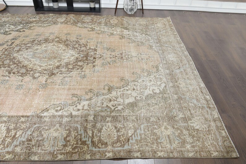 Tappeto anatolico vintage, 9,2 x 12 piedi, in lana turca annodata a mano, con motivo floreale boho nei toni del marrone e beige tenue, tappeto 9x12, ideale per soggiorno in stile rustico. immagine 5