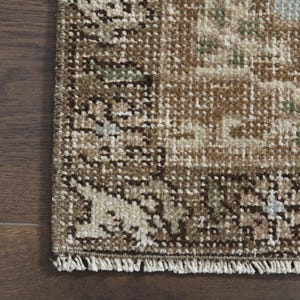 Tappeto anatolico vintage, 9,2 x 12 piedi, in lana turca annodata a mano, con motivo floreale boho nei toni del marrone e beige tenue, tappeto 9x12, ideale per soggiorno in stile rustico. immagine 3