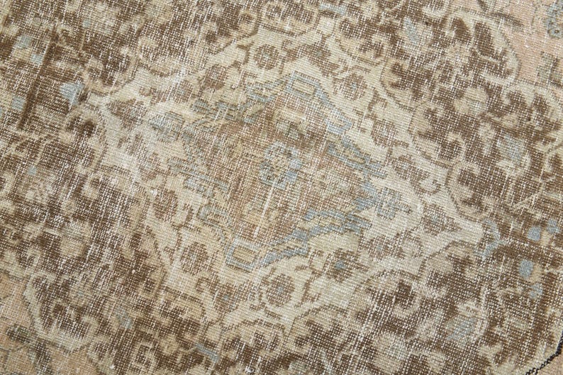 Tappeto anatolico vintage, 9,2 x 12 piedi, in lana turca annodata a mano, con motivo floreale boho nei toni del marrone e beige tenue, tappeto 9x12, ideale per soggiorno in stile rustico. immagine 8