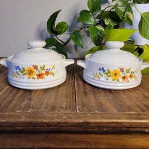 Vintage Steengoed Bake Serve&#39;n Store Ovenschotel Gerechten | Individuele Sweet Flower Stoneware Ovenschaalschalen met deksels | Gemaakt in Japan