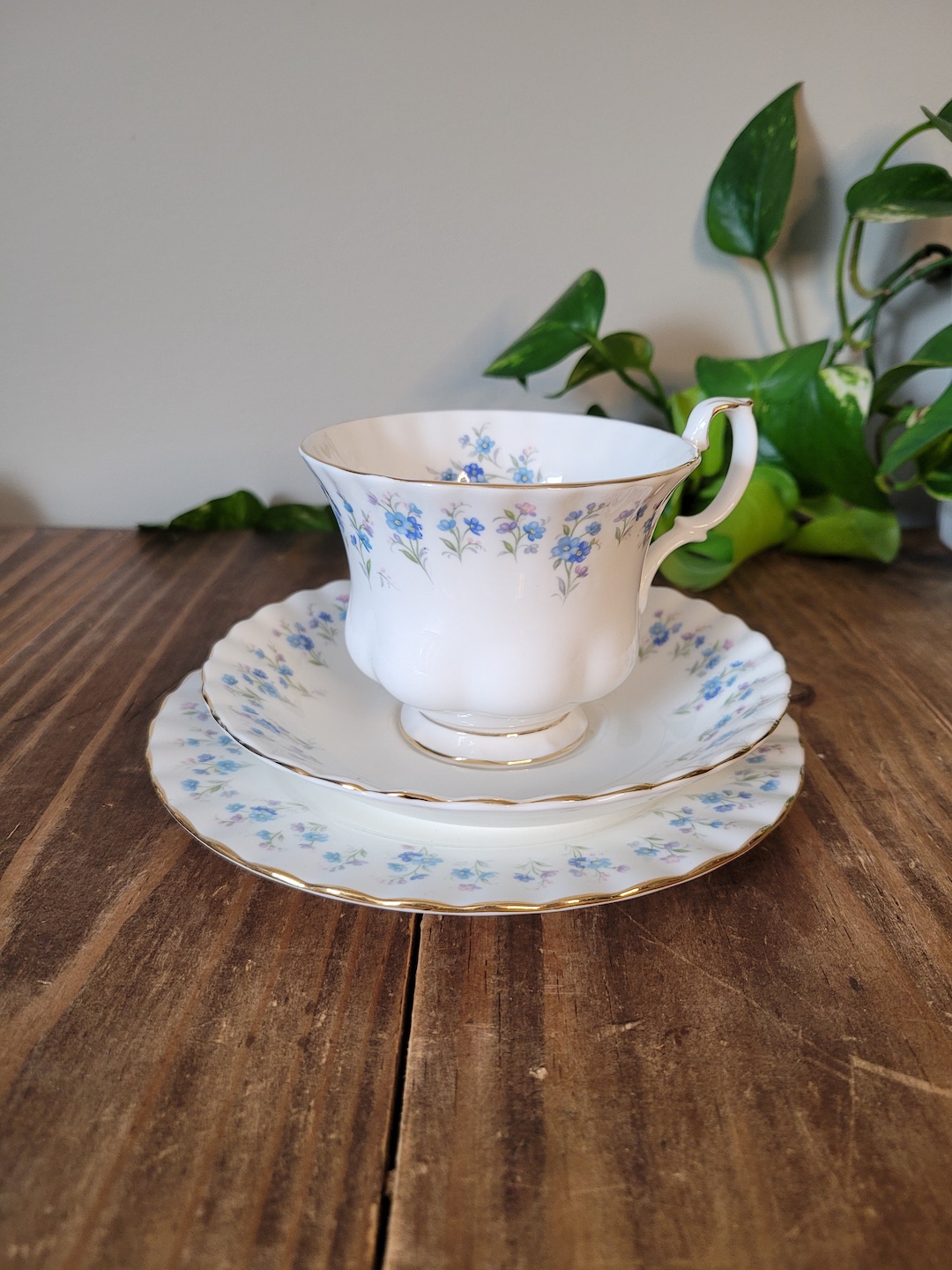 【美品】ロイヤルアルバート★メモリーレーン・勿忘草★トリオ 1セット ROYAL ALBERT - 【美品】ロイヤルアルバート☆メモリーレーン・勿忘草