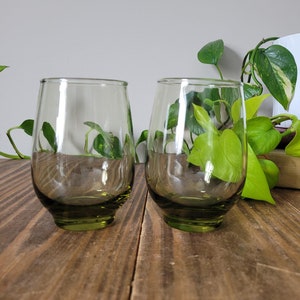 ヴィンテージ Libbey テンポ グリーン アボカド ガラス タンブラー | Libbey ガラス タンブラー 2 個セット | レトロ バー カート タンブラー | ヴィンテージ Libbey バーウェア