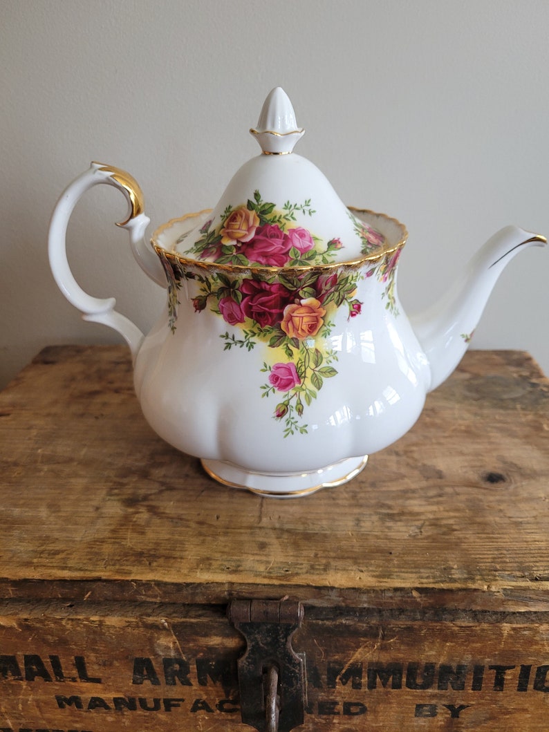 Royal Doulton Old Country Roses Teapot - Thumbnail 3