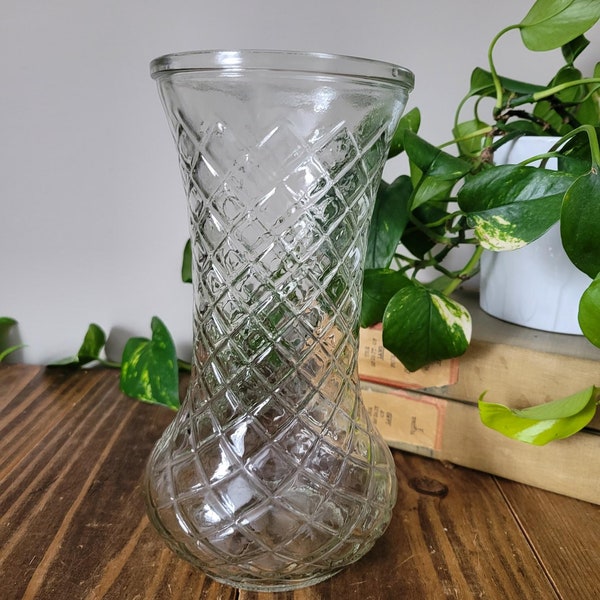 Vintage 1970’s Hoosier Glass Diamond Pattern Clear Glass Collectible Vase | Vintage Home Decor | Vintage Flower Vase | Gift for Christmas