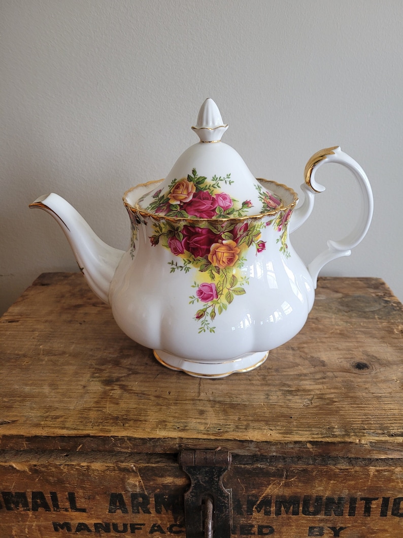 Royal Doulton Old Country Roses Teapot - Thumbnail 5