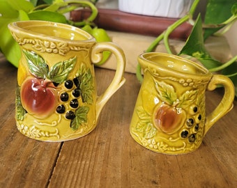  Collectibles 陶器プレート 2021含む他4枚 Vintage Japan Fruit Pitcher Measuring Cup Set | Vintage