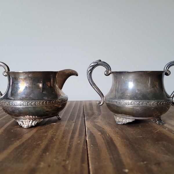 Wm. Un pot à sucre plaqué argent Rogers et un pichet Creamer en cuivre vintage