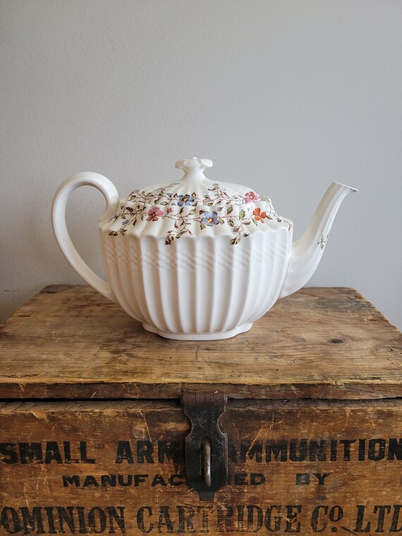 値下げ！年末SALE 新品未使用 Shane Bowden シェーンボーデン RARE Spode Wicker Dale Teapot: Large Bone China Floral Teapot