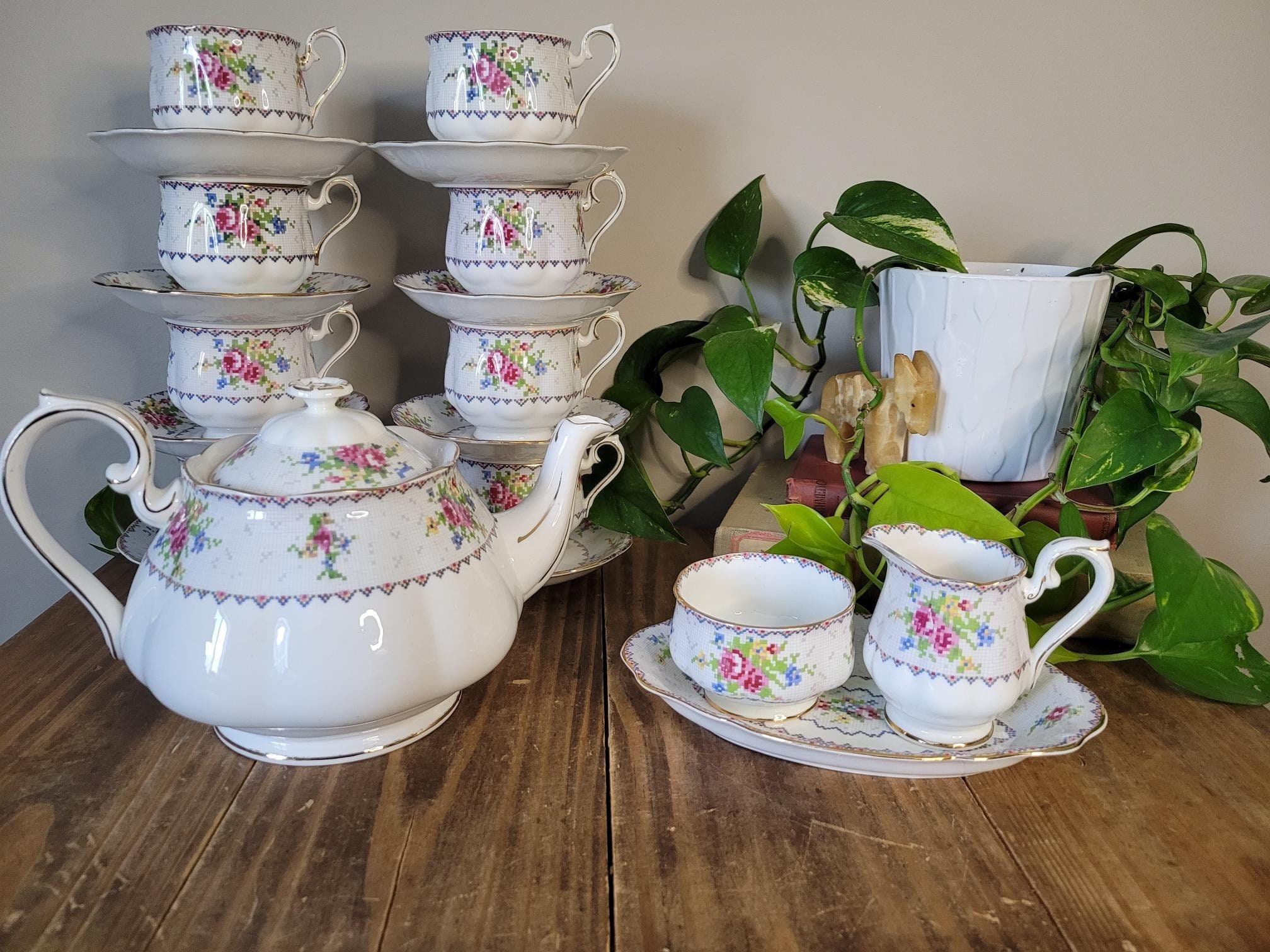 Royal Albert Cup and saucer Petit Point (JL) Royal Albert Cup and saucer Petit Point (JL)