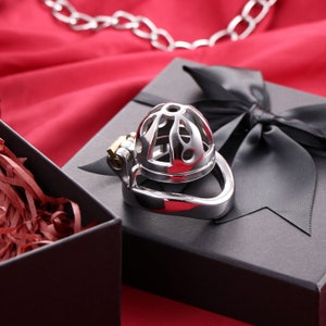 Chastity Cage Uomo Sissy Small Gabbia Pene Metallo Bdsm Cintura Castità  Maschile Per Giochi Erotitici Sexy Per Coppie (50mm/2in,Triple) :  : Salute e cura della persona