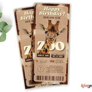 Könnte beinhalten: Ein braunes und beigefarbenes Ticket mit einem Giraffenkopf darauf. Das Ticket lautet "Happy Birthday! You're going to the Zoo." Das Ticket ist für Krista und stammt von Nathan. Das Ausstellungsdatum ist 05.14.20XX.