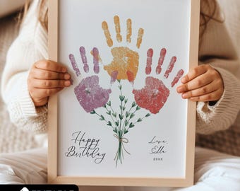 Plantilla de huellas de manos de feliz cumpleaños para niños pequeños, arte de huellas de manos con ramo de flores para el cumpleaños de la tía de los niños, regalo DIY para la abuela de parte de los nietos.
