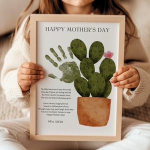 Impronta di mano di cactus regalo per la festa della mamma da bambino, poesia artistica con impronta di mano primaverile stampabile, artigianato fai da te con impronta di mano ricordo per la mamma da modello per bambini piccoli