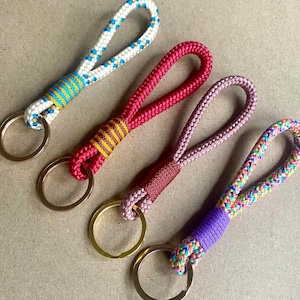 Schlüsselanhänger bunt aus Tau | Geschenk Frau | Geschenk Freundin | Mitbringsel | Wunschfarbe