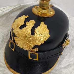 Ręcznie robiony niemiecki pruski hełm pickelhaube skórzany niemiecki kostium fantasy cosplay