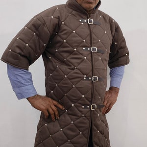 Gambeson Medieval Thick Padded Cotton Gambeson Long Coat Aketon Armor Chainmail Protector Fantasy Renessaince Halloween Cosplay Costume Gift