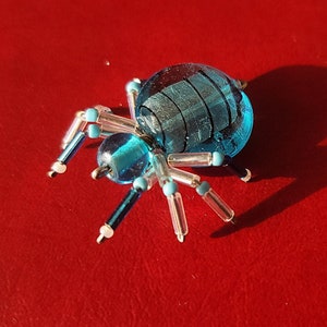 Adorno de araña de cuentas - Azul brillante
