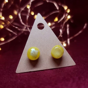 Glass Stud Earrings - Yellow Iridescent
