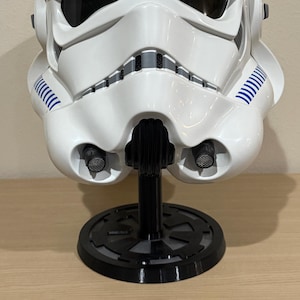 3D Printed Helmet Stand – Custom Display Base, Star Wars Inspired Plaque Holder, Cosplay & Collectible Storage Stand