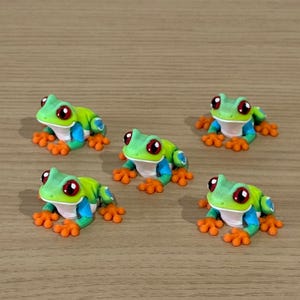 Mini 3D Printed Red-Eyed Tree Frog Figurine – 1" Jungle Animal Decor, Tiny Frog Collectible, Nature Lover Gift, Cute Desk Ornament