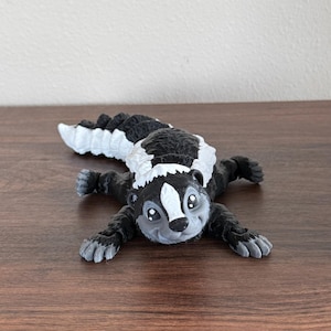 Articulated Fidget Skunk: Multi-Color 3D Printed Desk Toy