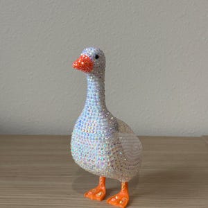 Figura de ganso de escritorio de 18 cm con brillos, ideal para amantes de los gansos de porche. Regalo perfecto para la oficina. Estatua original y divertida para iniciar una conversación.