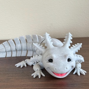 3D Printed Articulated Axolotl Fidget Toy: Flexible Desk Pet
