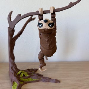 3D Printed Flexy Sloth: Articulated Fidget Toy with Tree