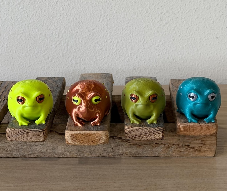 Desk Buddy Grumpy Frog 3D Printed Figurine Funny Animal Statue Disapproving Rain Toad Design Office Gift Coworker Present Cute Amphibian Collectible Novelty Workspace Humor Decoration Shelf Display Ornament Gag Present Frog Lover Gift