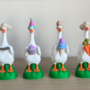 Accesorio de ganso de escritorio, sombrero magnético, complemento de disfraz intercambiable, accesorios de ganso de porche en miniatura, decoración impresa en 3D, lindo juguete de oficina, regalo divertido imagen 20