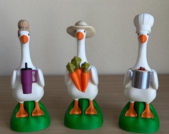 7” 3D Printed Desk Goose Sculpture with Magnets, Unique Animal Desk Decor, Office Organizer, Cute Gift for Home or Workspace