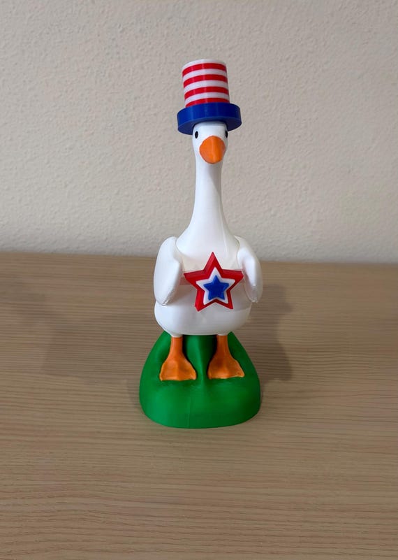 7” 3D Printed Desk Goose Sculpture with Magnets, Unique Animal Desk Decor, Office Organizer, Cute Gift for Home or Workspace
