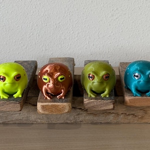 Disapproving Toad Figurine – Rain Frog Desk Buddy, Grumpy Frog Figurine, Funny Office Gag Gift, 3D Printed Toad for Frog Lovers