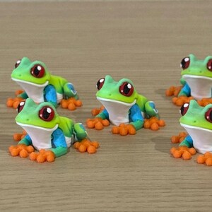 Mini 3D Printed Red-Eyed Tree Frog Figurine – 1" Jungle Animal Decor, Tiny Frog Collectible, Nature Lover Gift, Cute Desk Ornament image 5