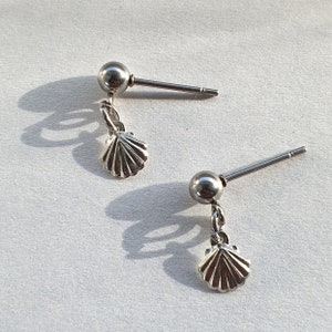 Silver shell earring | mermaid core earring | small dangly earring | shell stud earring | lobe piercing