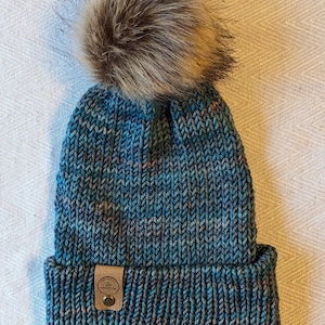 Berretto in lana lavorato a maglia per bambini / Berretto in maglia base con pompon / Berretto semplice / Pompon in pelliccia sintetica / Berretto a doppio strato
