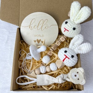 Caja de regalo personalizada para bebé / Juego de regalo de 5 piezas / Canasta de regalo para recién nacido Clip para chupete de conejo Clip para chupete de juguete con nombre Letra de madera Regalo para bebé