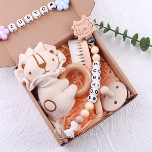 Caja de regalo personalizada para bebés / Juego de regalos de 4 piezas / Cesta de regalo para recién nacidos animal Chupete Clip Juguete con nombre Letra de silicona Regalo para bebés Oso león